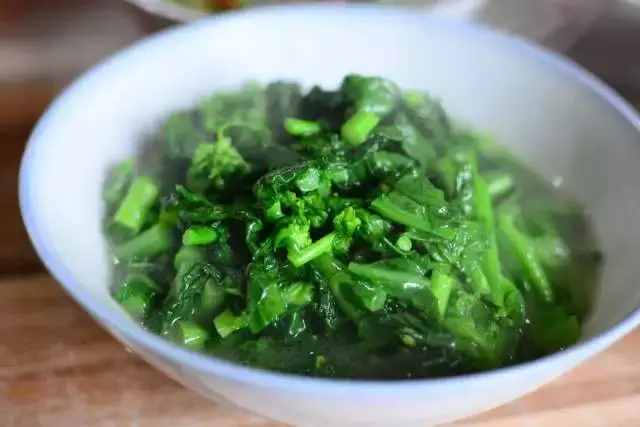 我們驅(qū)車20多公里就在暮云鎮(zhèn)的國道旁吃了頓“米湯飯”？！