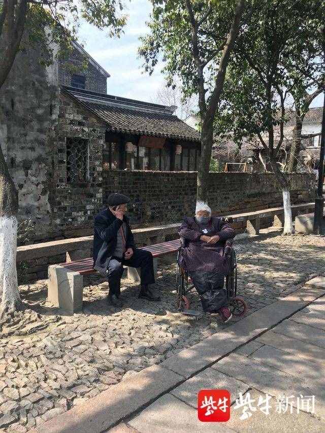 老姐妹享受“高考式”用餐服務(wù) 蘇州古城首批餐飲企業(yè)恢復堂食