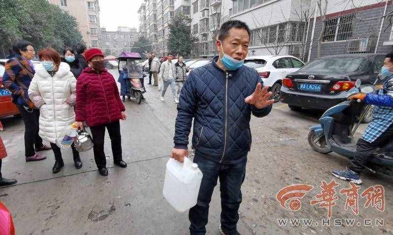 西安麗舍春天小區(qū)不到一月爆管三次 上萬(wàn)居民吃水難