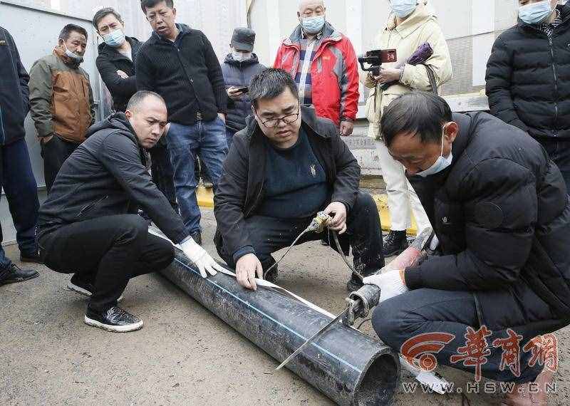 西安麗舍春天小區(qū)不到一月爆管三次 上萬(wàn)居民吃水難