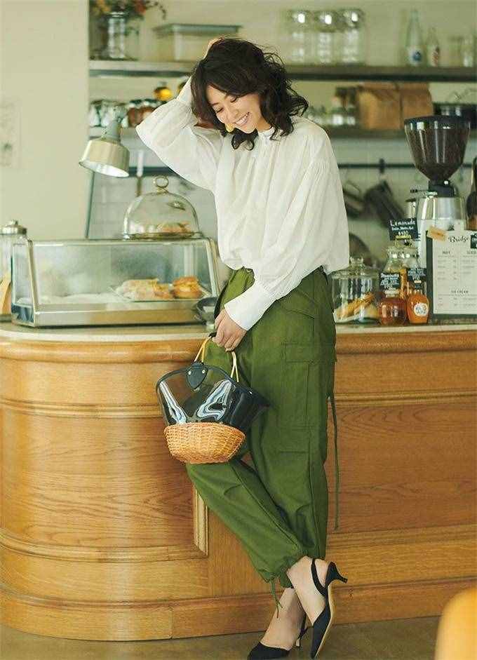 今年流行米白色，解鎖N種搭配法，穿得吸睛又時(shí)髦