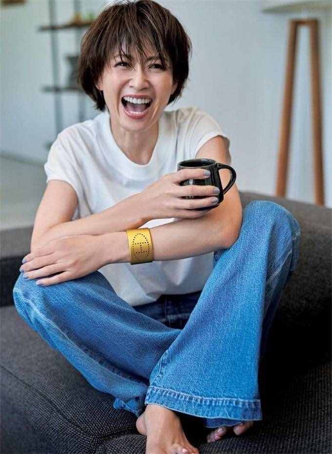 今年流行米白色，解鎖N種搭配法，穿得吸睛又時(shí)髦