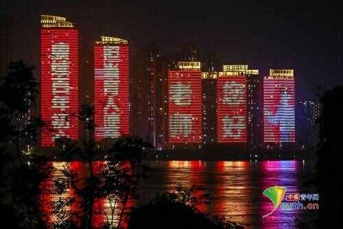 “老師，您辛苦了！”各地上演燈光秀慶祝教師節(jié)