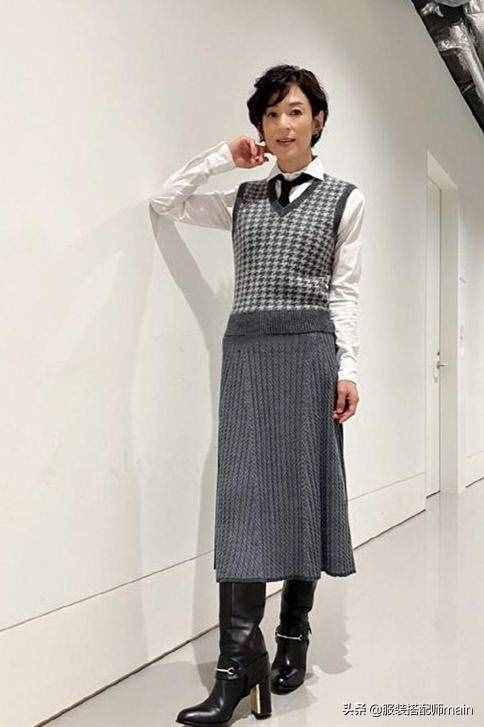 中年阿姨別一味打扮花哨，學(xué)日本中年女人這樣穿，知性優(yōu)雅又高級(jí)