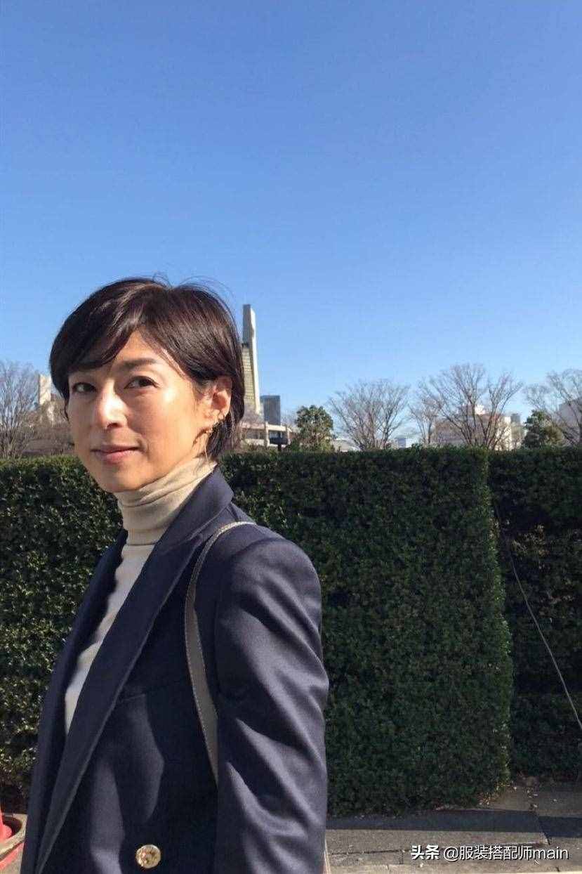 中年阿姨別一味打扮花哨，學(xué)日本中年女人這樣穿，知性優(yōu)雅又高級(jí)