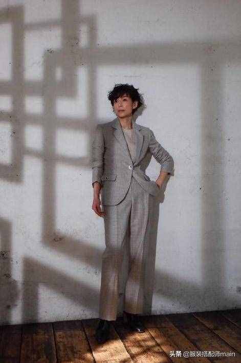 中年阿姨別一味打扮花哨，學(xué)日本中年女人這樣穿，知性優(yōu)雅又高級(jí)