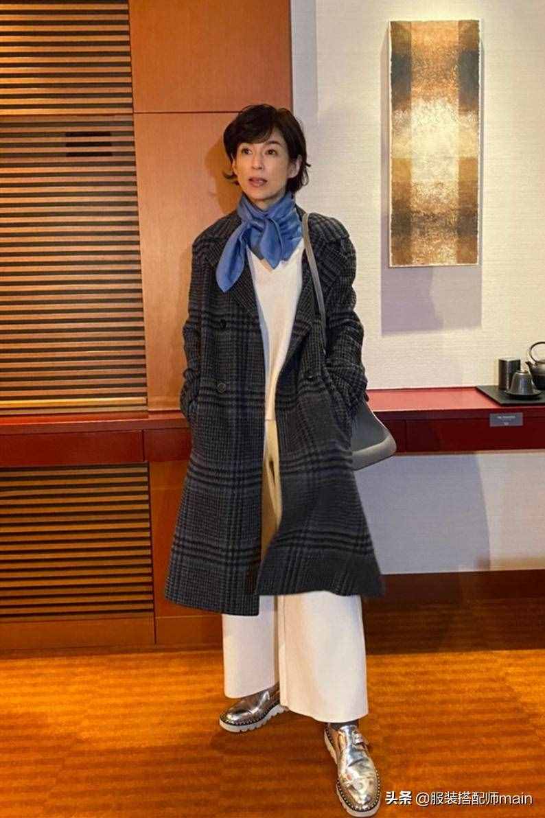 中年阿姨別一味打扮花哨，學(xué)日本中年女人這樣穿，知性優(yōu)雅又高級(jí)