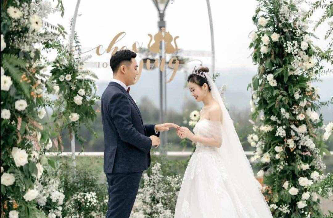婚禮新郎簡單致辭30秒發(fā)言稿