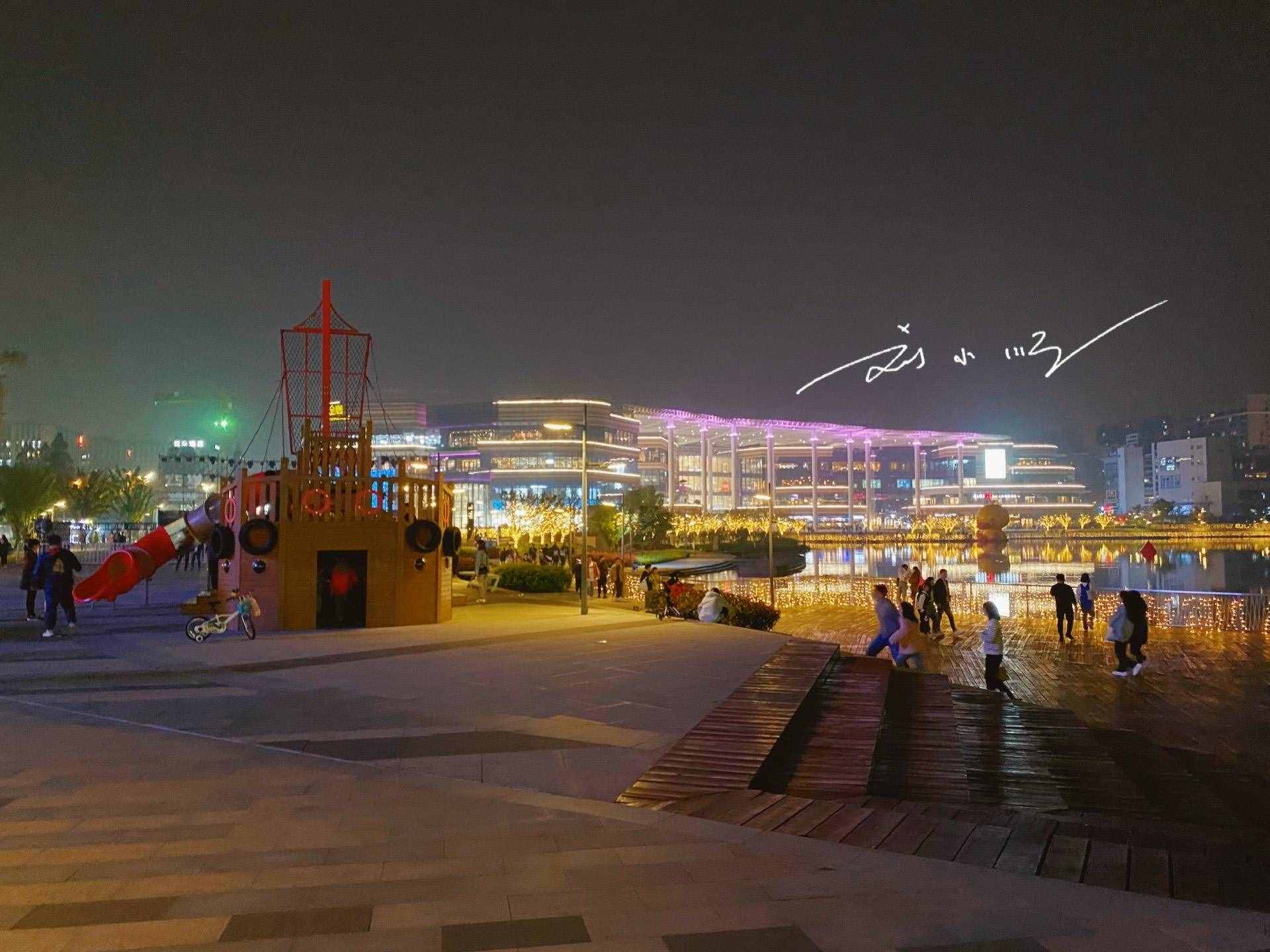 南京郊區(qū)的“熱門”商場(chǎng)，人氣不輸市區(qū)，游客：一聽名字就很霸氣