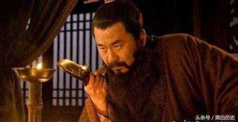“奉天子以令不臣”和“挾天子而令諸侯”有啥區(qū)別？難怪袁紹要輸