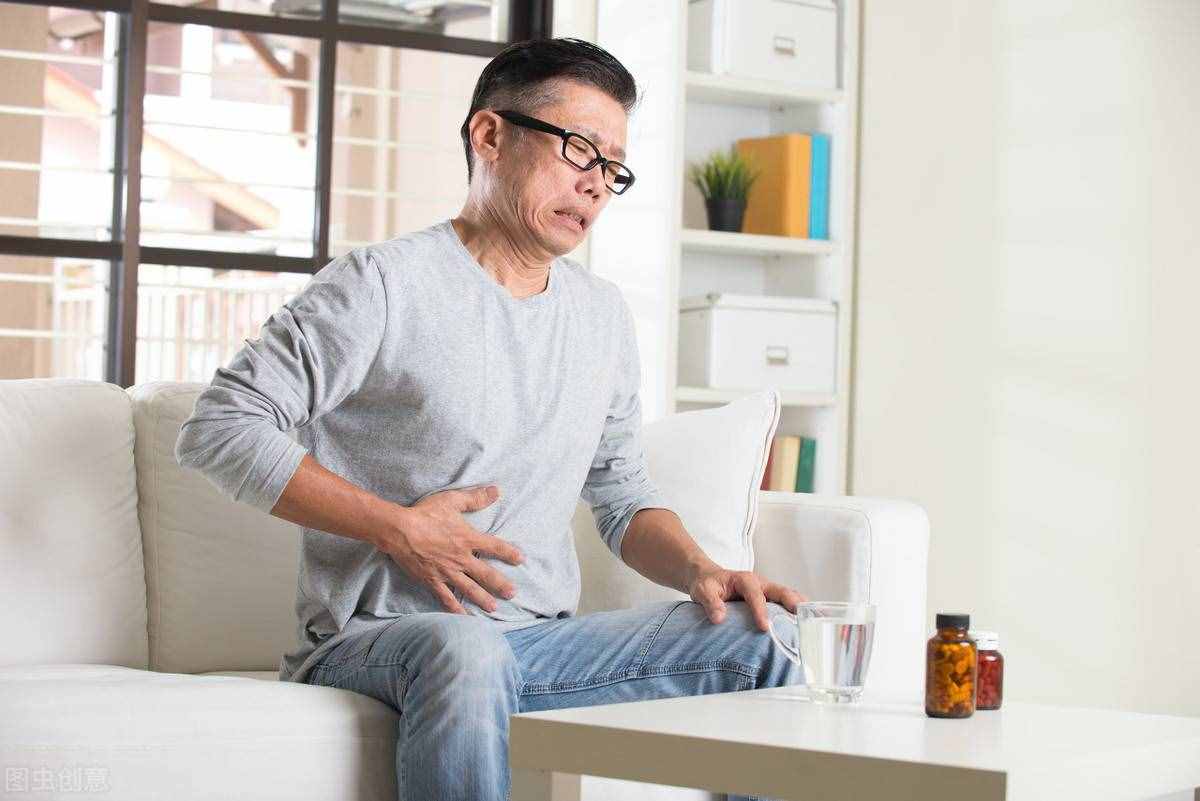 食物中毒很危險(xiǎn)？出現(xiàn)這8種異常，是食物中毒的表現(xiàn)，趕快上醫(yī)院