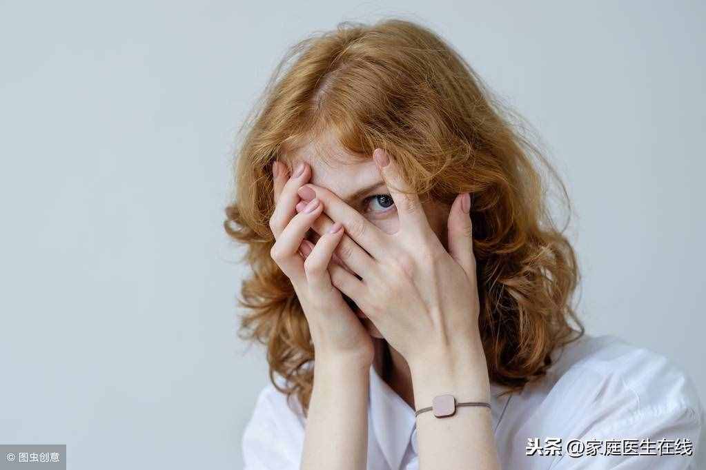 社交恐懼癥該如何治療？專家：心理治療是首選方法