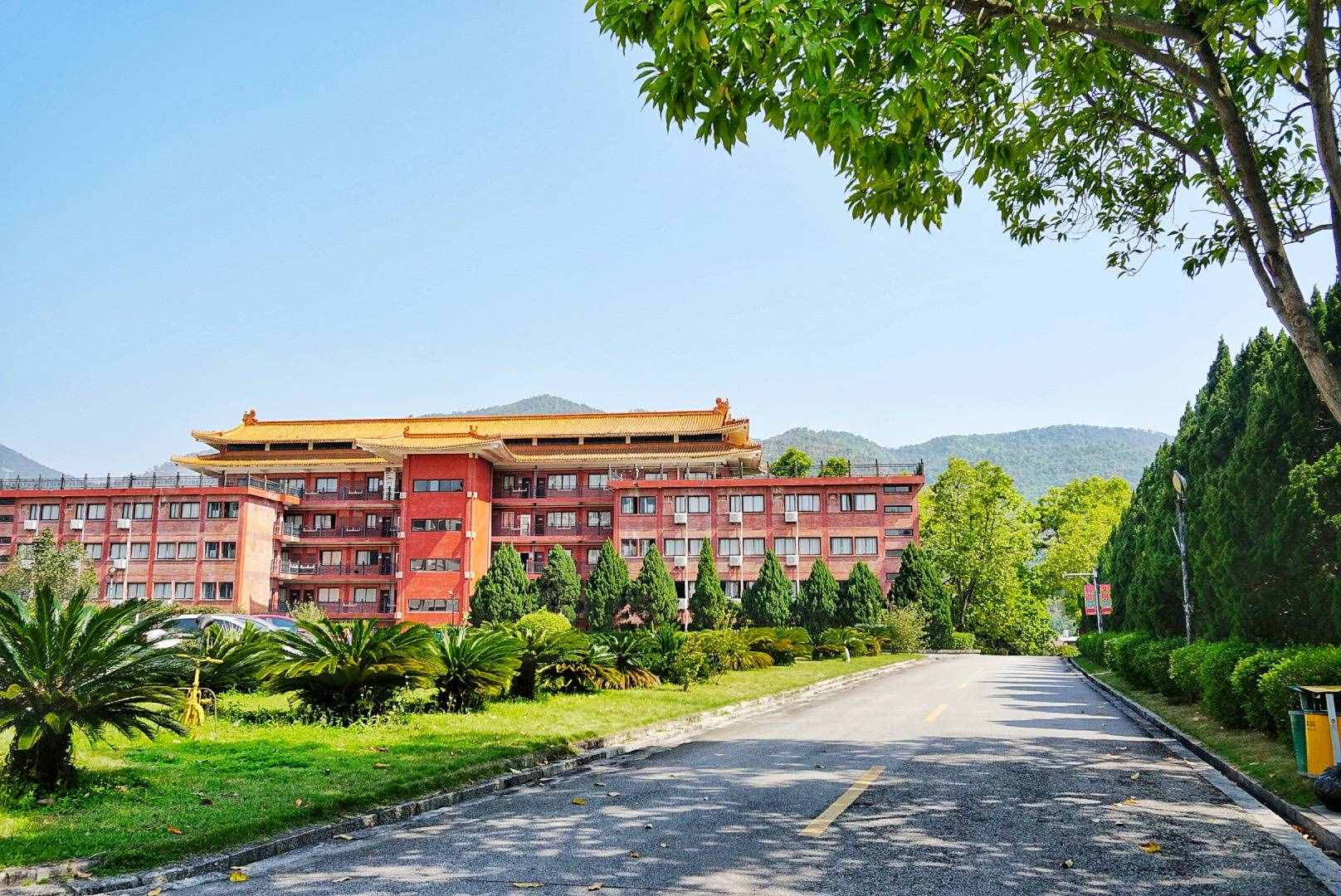 中國第一所民辦本科高校，學(xué)校風(fēng)景優(yōu)美，不輸廈門大學(xué)