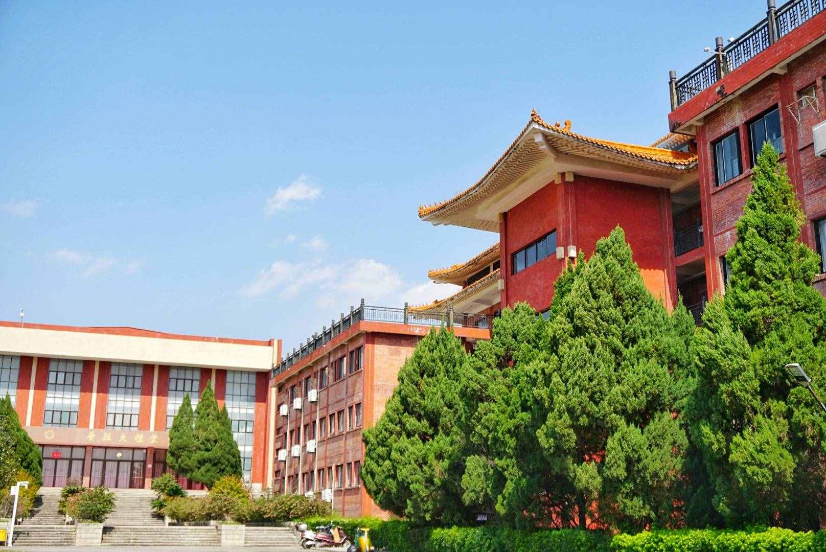 中國第一所民辦本科高校，學(xué)校風(fēng)景優(yōu)美，不輸廈門大學(xué)