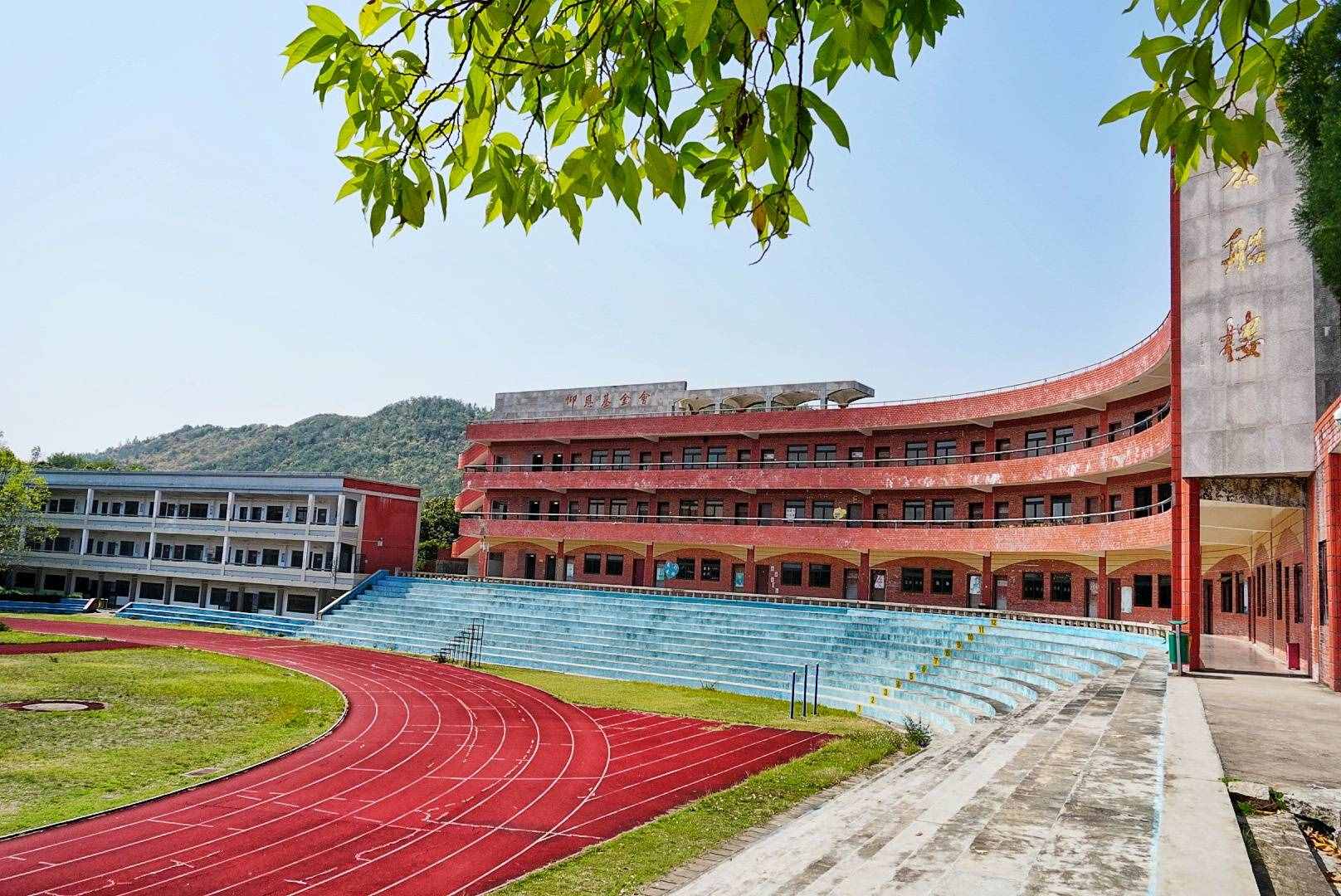 中國第一所民辦本科高校，學(xué)校風(fēng)景優(yōu)美，不輸廈門大學(xué)