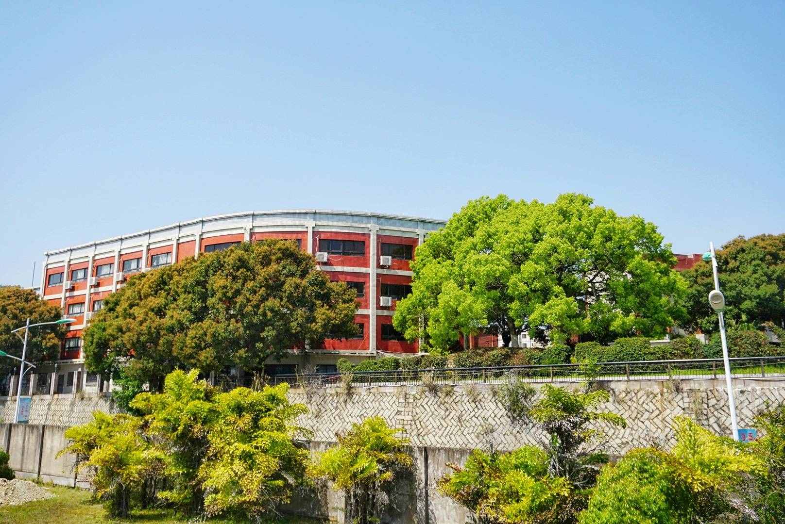 中國第一所民辦本科高校，學(xué)校風(fēng)景優(yōu)美，不輸廈門大學(xué)