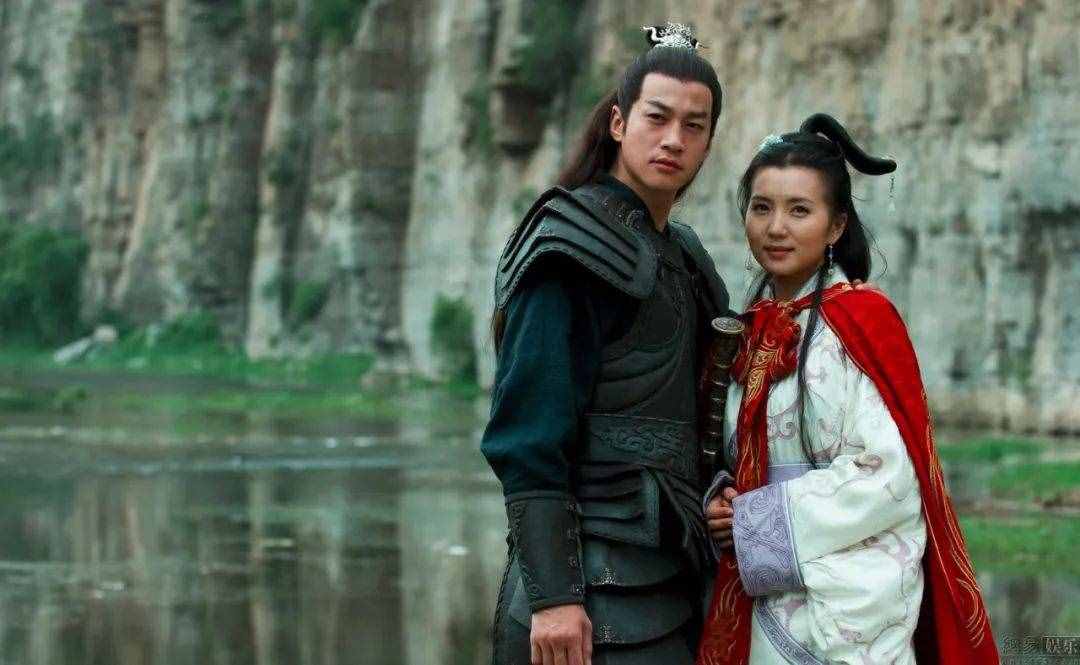 史上最經(jīng)典的10首情詩，一首一個名句，比“我愛你”強一百倍