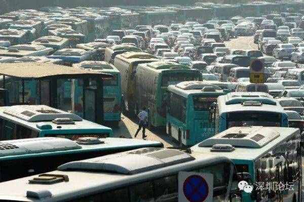 深圳網(wǎng)友吐槽：梅林關(guān)為什么這么堵？