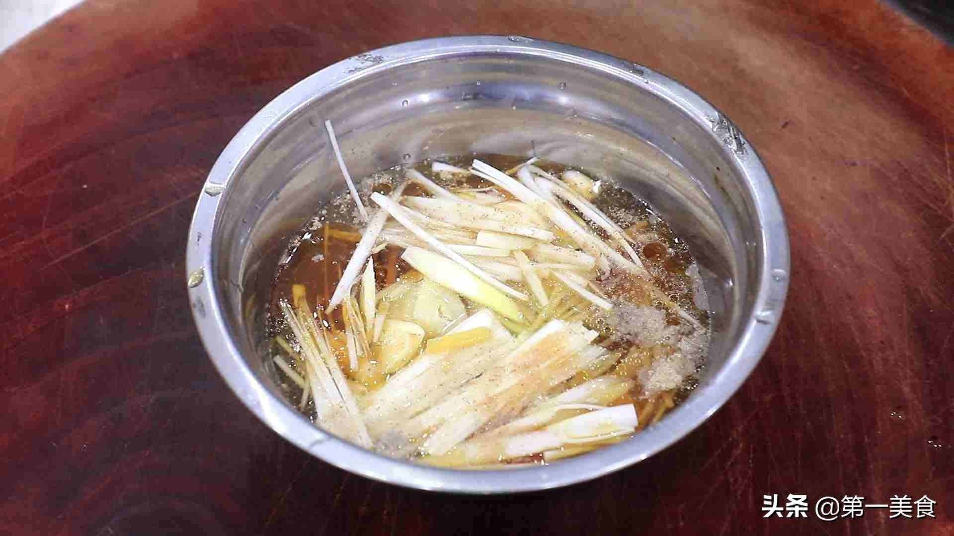 大蝦的這種做法最鮮嫩，蝦肉鮮嫩不油膩，味道一點(diǎn)不比飯店的差
