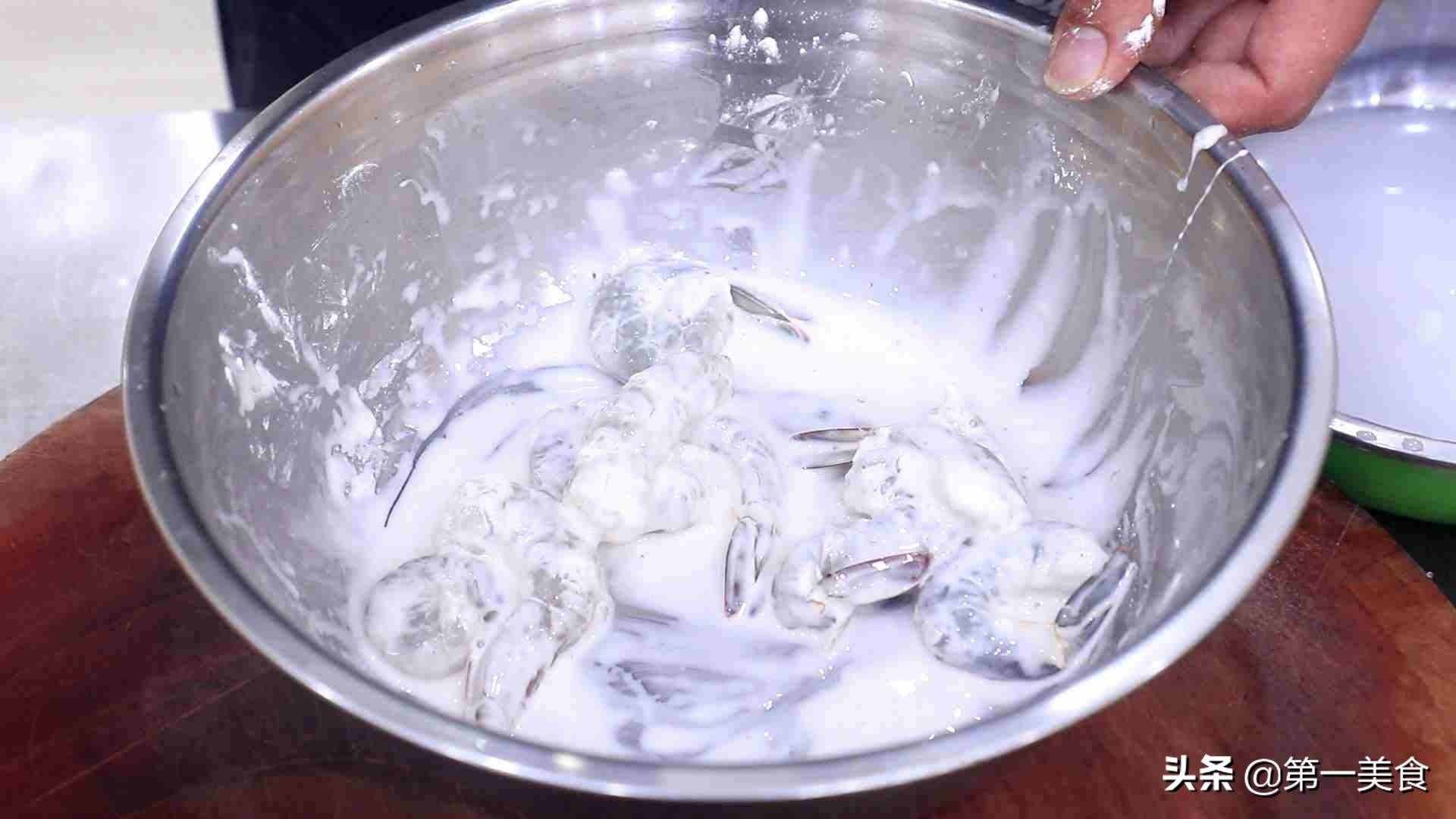 大蝦的這種做法最鮮嫩，蝦肉鮮嫩不油膩，味道一點(diǎn)不比飯店的差
