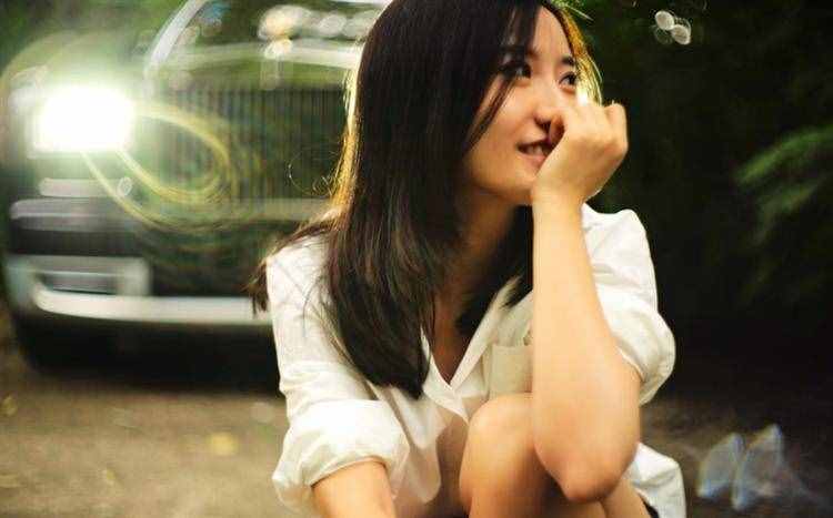 暗戀一個(gè)人是怎樣的感受？心理學(xué)：沒(méi)事偷著樂(lè)